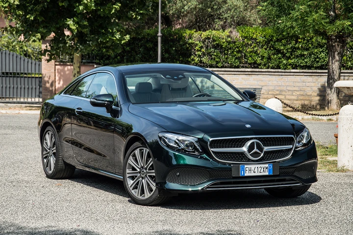 Mercedes E Coupé 220d Premium: la prova su strada