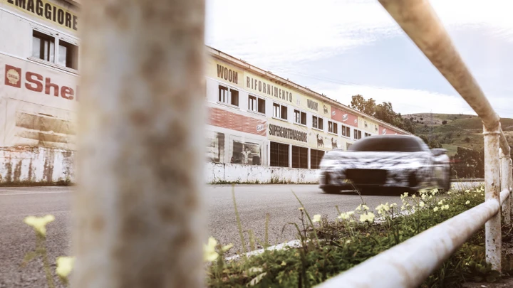 La Maserati MC20 celebra l’80° anniversario della vittoria alla Targa Florio