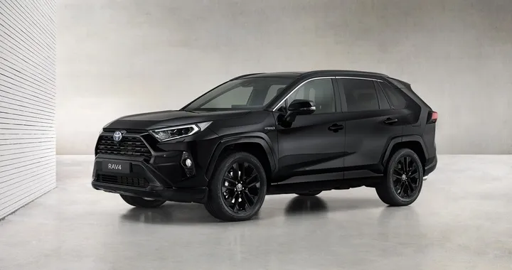 Toyota RAV4 Hybrid Black Edition: l’eleganza del nero