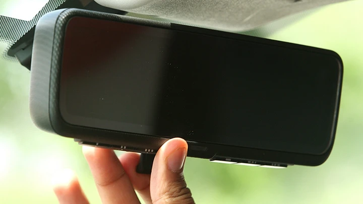Nissan: svelato lo specchietto retrovisore con display LCD integrato