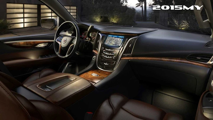 Cadillac Escalade 2015: svelati gli interni