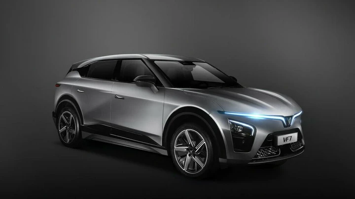 VinFast VF 7: debutta il nuovo crossover 100% elettrico [FOTO]