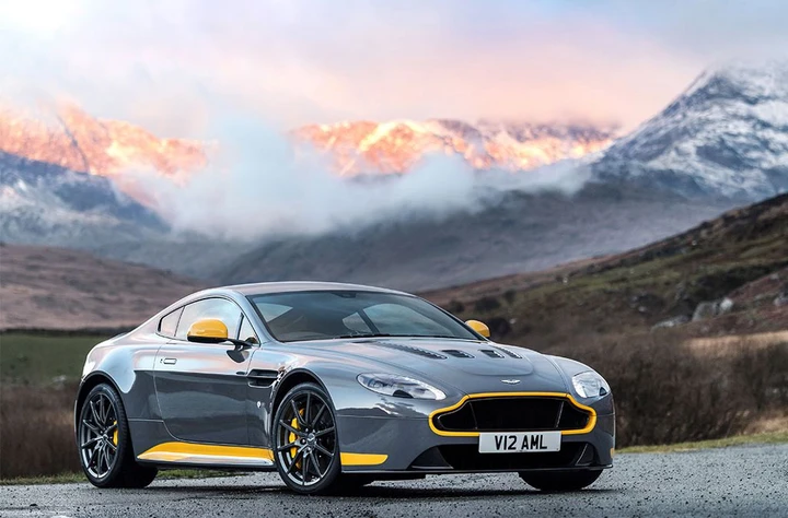 Aston Martin V12 Vantage S MY 2017: avrà anche il cambio manuale