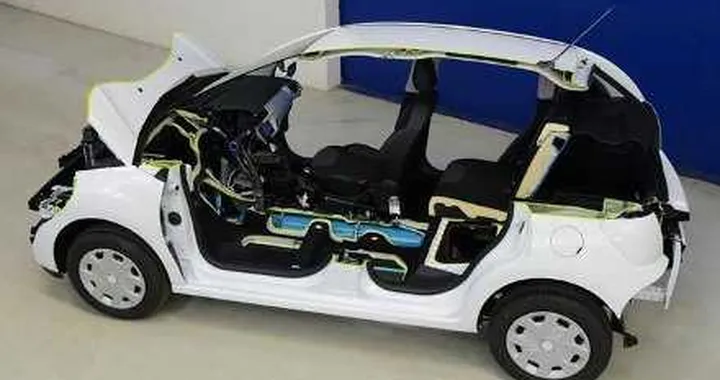 Peugeot 208 e Citroen C3 ad aria compressa a Ginevra 2013