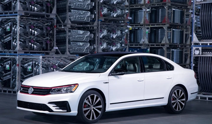 Volkswagen Passat GT: le foto ufficiali