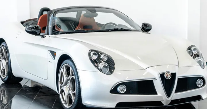 Tre Alfa Romeo 8C riunite a Dubai: una ha solo 24 km dopo 15 anni