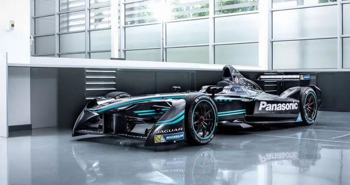 Formula E: svelata la monoposto elettrica Jaguar