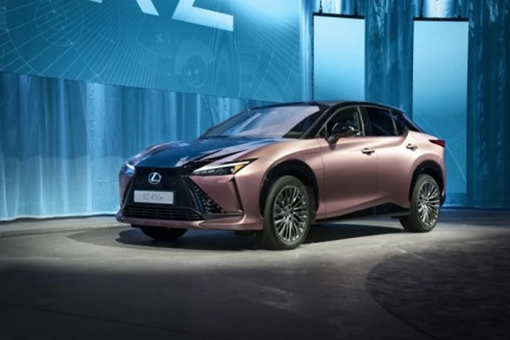 Lexus RZ 450e, la nuova crossover elettrica premium