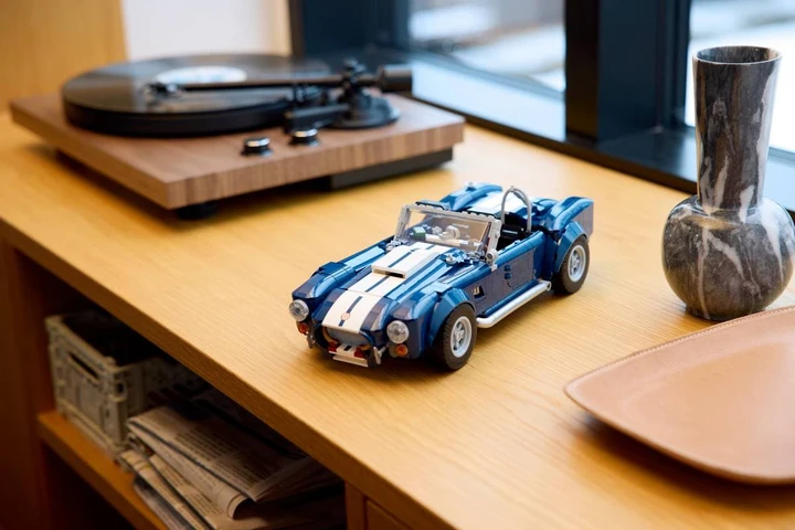 Shelby Cobra 427 S/C, il mito diventa Lego: 1.241 pezzi di pura adrenalina