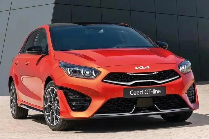 Kia Ceed 2025: design, tecnologia e prestazioni per una berlina moderna