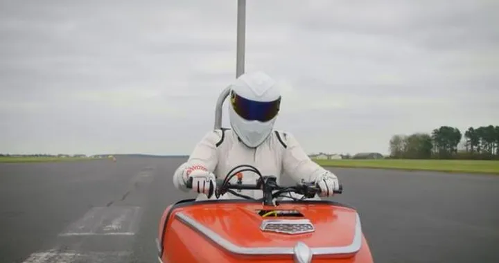 La macchinina per autoscontro è trasformata in supercar, video