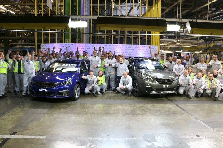 Peugeot: a Sochaux si celebrano i traguardi di 3008 e 308