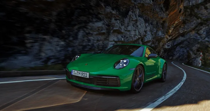 Porsche 911 Carrera T: tradizione alleggerita