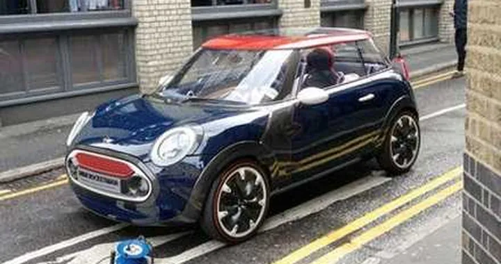 Mini Rocketman: fotografata a Londra