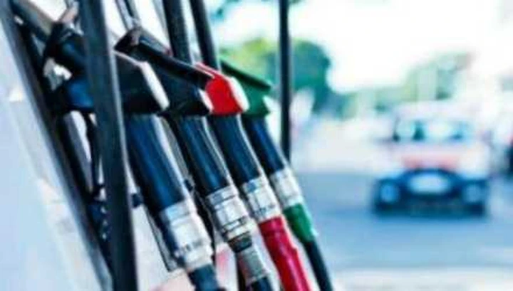 Benzina: prezzo record a 1,621 euro al litro