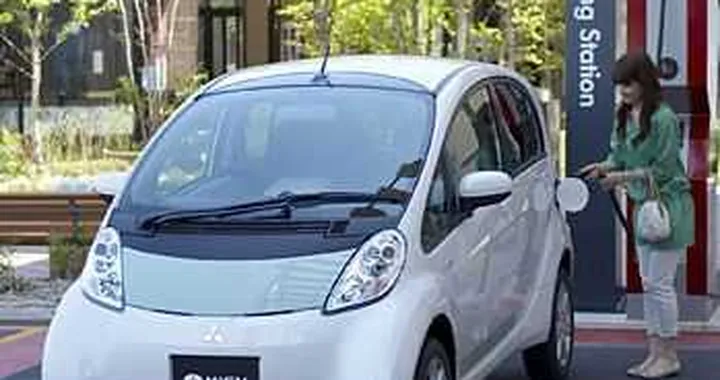 Auto elettriche: il no dell'Economist