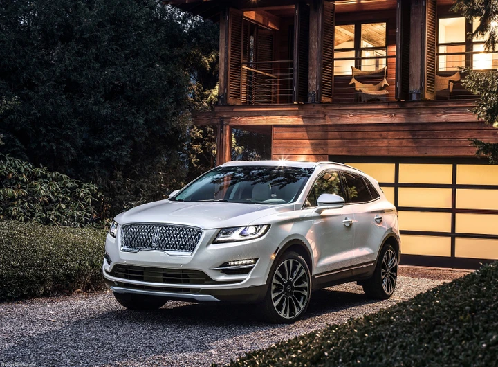 Lincoln MKC: le immagini del restyling