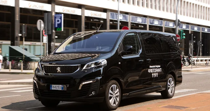Peugeot Traveller accompagnerà Alessandro Borghese nel programma 4 Ristoranti