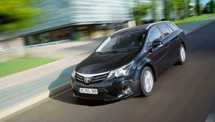 Nuova Toyota Avensis 2012: più elegante ed efficiente