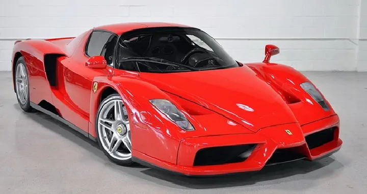 Arizona, all'asta una Ferrari Enzo