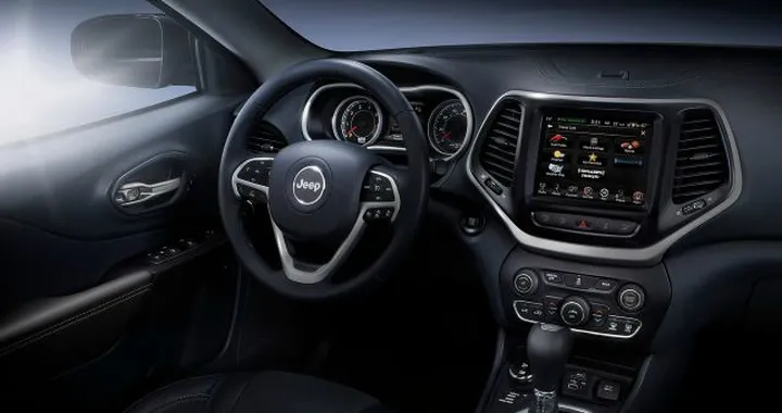Fiat-Chrysler: richiamo per 1,4 milioni di veicoli con Uconnect