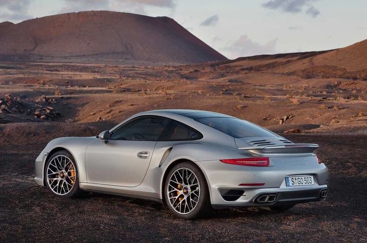 Porsche 911 Turbo S: immagini ufficiali