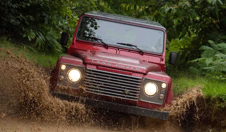 Land Rover Defender: fuori produzione nei prossimi anni