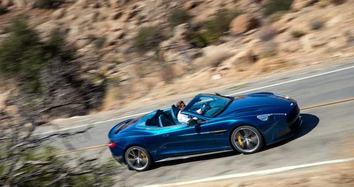 Aston Martin Vanquish Volante: le immagini ufficiali