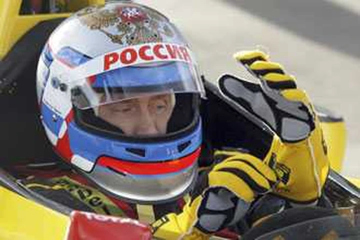 Russia: Putin guida una Renault di F1