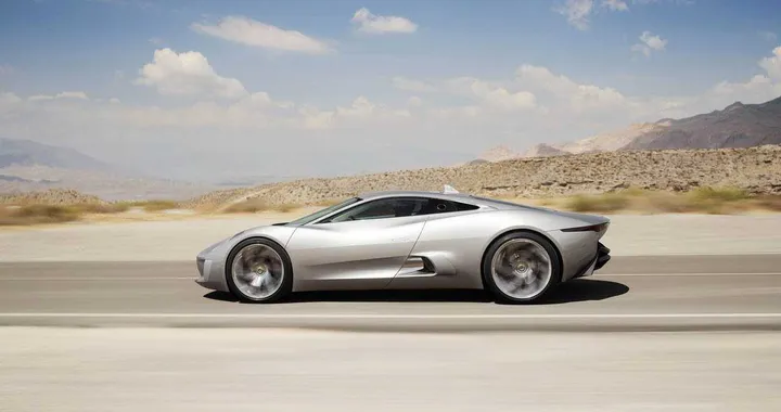 Jaguar C-X75: Jay Leno la prova per primo, il video