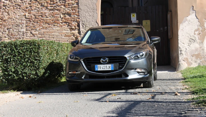 Mazda 3 1.5 Skycativ-D Exceed: la prova su strada