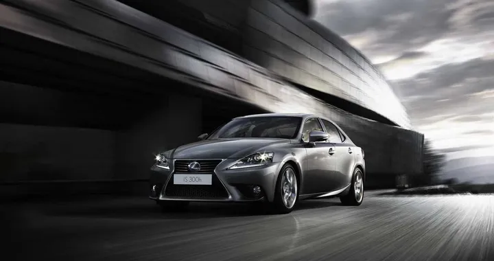 Lexus IS Hybrid: sul mercato da 37.500 euro
