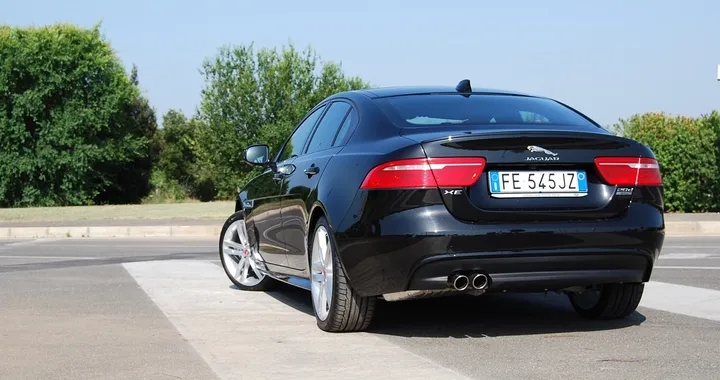 Jaguar XE 2.0 D Turbo 180 CV AWD R-Sport: la prova su strada
