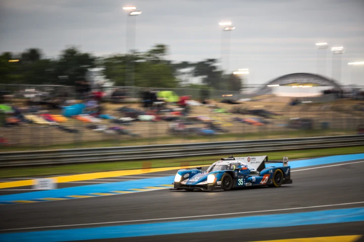 Continua lo spettacolo alla 24 Ore di Le Mans