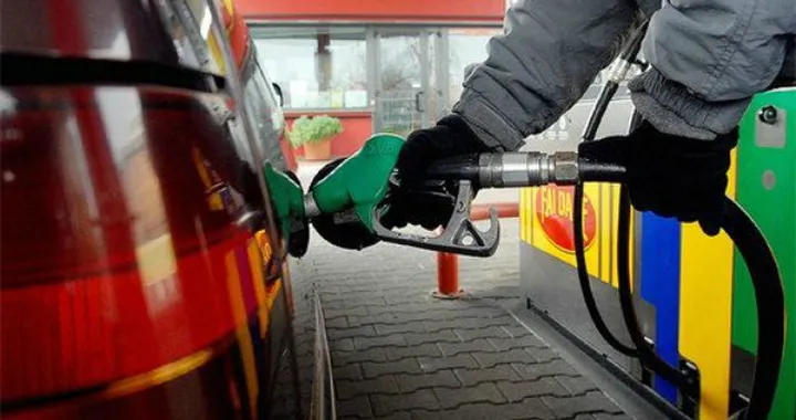 Carburanti: aumenti a Pasqua per benzina e diesel