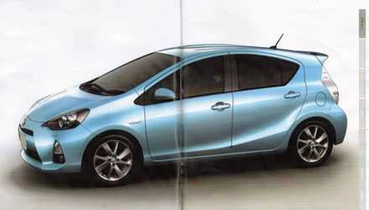 Toyota Prius C, le immagini della brochure