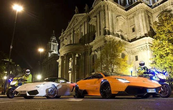 Lamborghini madrina del Calendario Pirelli 2010