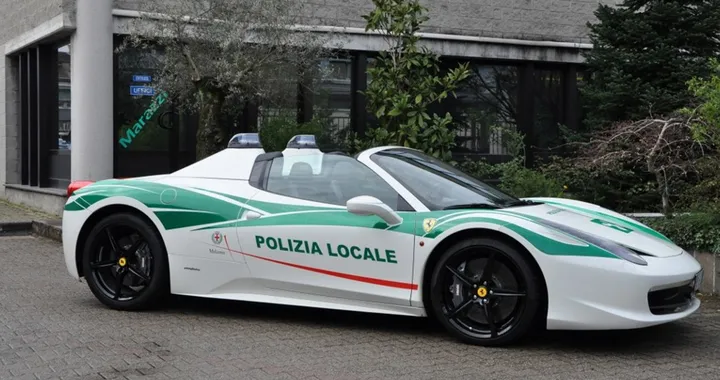 Una Ferrari 458 Spider per i vigili di Milano