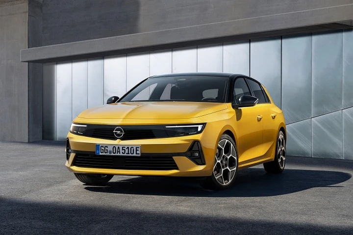 Opel Astra 2022: prezzi, allestimenti, versione ibrida plug-in, debutto