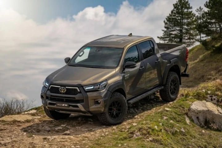 Toyota Hilux AT33 Arctic Trucks debutta in Italia in serie limitata