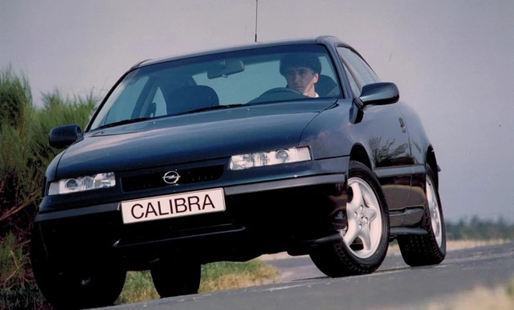 Opel Calibra: la coupé da famiglia compie trent’anni