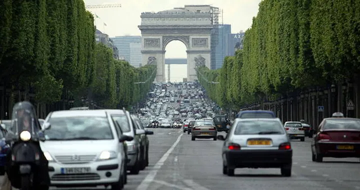 Francia: maxi tassa per le auto ad alta emissione di CO2