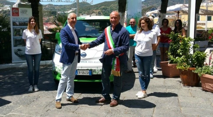 Nissan e-NV200: un taxi elettrico per l'Isola di Ponza