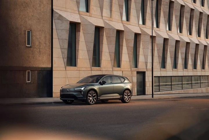 Volvo EX60, ordini oltre le attese: aumento produzione a Torslanda