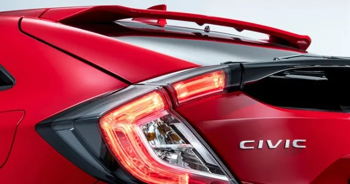 Nuova Honda Civic 4 porte al Salone di Parigi 2016