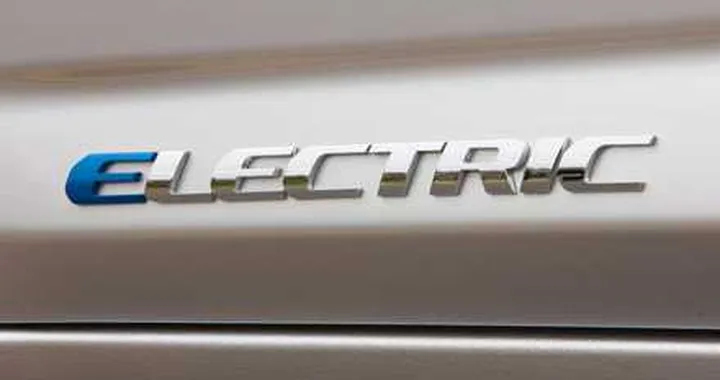 Toyota RAV4 EV: debutterà il 7 maggio