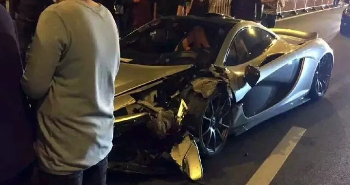 Una McLaren da 2 milioni di dollari distrutta in un incidente