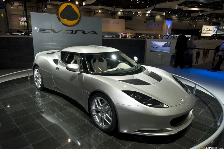 Lotus: una SUV 4x4 per il 2020