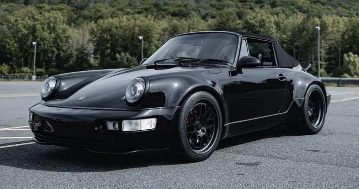 Sacrilege Motors Blackbird: una Porsche 911 America Roadster diventa 100% elettrica