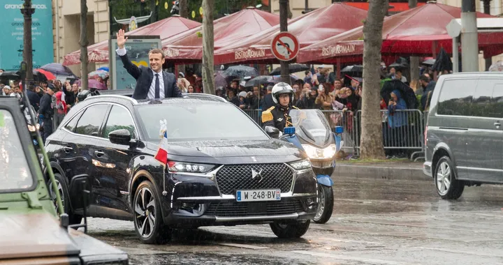 DS 7 Crossback è l'auto del Presidente Emmanuel Macron